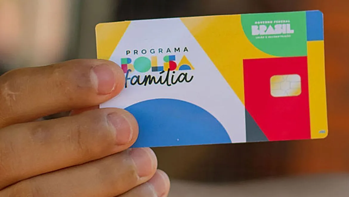 Governo ajusta orçamento para incluir reajuste do Bolsa Família e eleva déficit